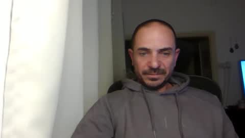 Snapshot of emmagold123 chatting on 02.04.25 Ariel online show from 02.04.25