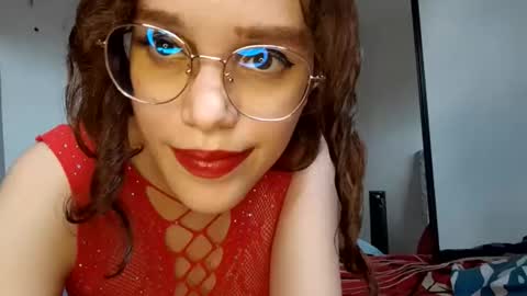 Snapshot of emmaguanaof chatting on 05.18.26 Emma online show from 05.18.26