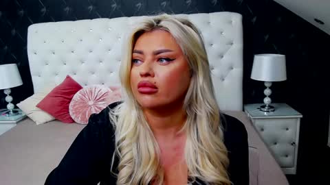 Emma Mavis online show from 12.29.24