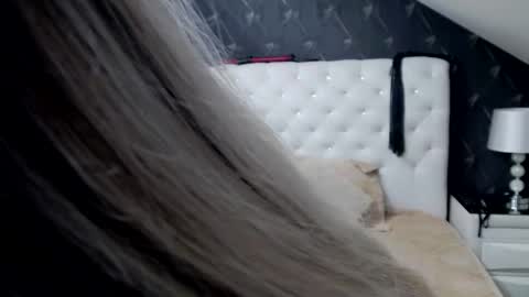 Emma Mavis online show from 11.03.25