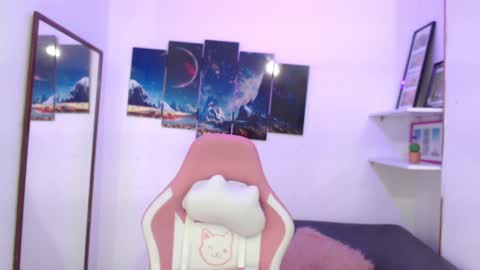 Snapshot of emmamyers_ chatting on 12.24.24 Emma online show from 12.24.24