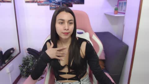 Snapshot of emmamyers_ chatting on 02.03.25 Emma online show from 02.03.25