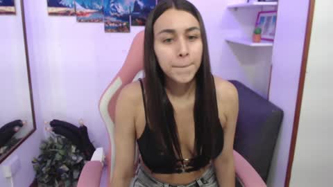 Snapshot of emmamyers_ chatting on 02.06.25 Emma online show from 02.06.25