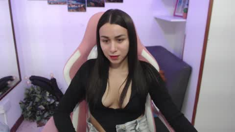 Snapshot of emmamyers_ chatting on 02.11.25 Emma online show from 02.11.25