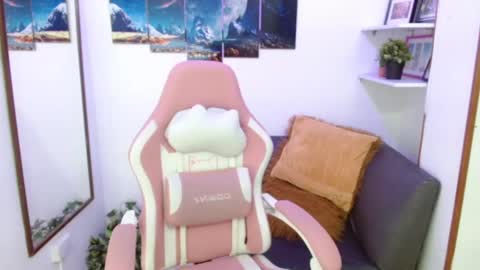 Snapshot of emmamyers_ chatting on 03.05.25 Emma online show from 03.05.25