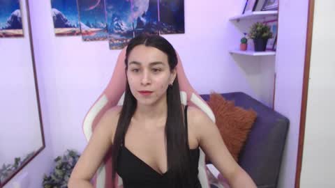 Snapshot of emmamyers_ chatting on 03.09.25 Emma online show from 03.09.25