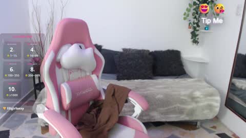 Snapshot of emmamyers_ chatting on 09.25.25 Emma online show from 09.25.25