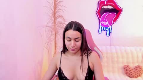 Snapshot of emmamyers_ chatting on 10.14.25 Emma online show from 10.14.25