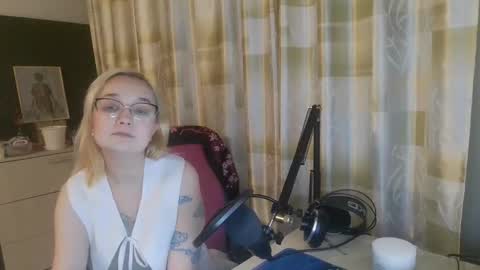 emmanoir_ online show from 02.26.25