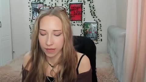 Snapshot of emmarayder chatting on 04.25.26 Emma online show from 04.25.26