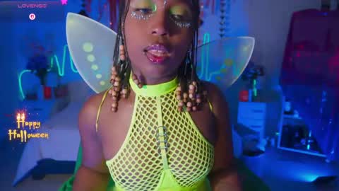 Sara online show from 10.31.25