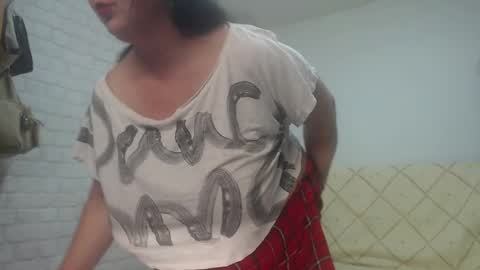 Snapshot of emmasquirt69 chatting on 02.13.25 emmasquirt69 online show from 02.13.25