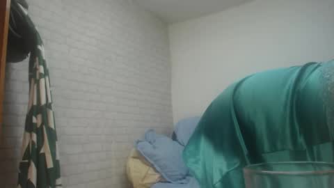 emmasquirt69 online show from 12.22.25