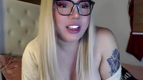 Snapshot of emmawatsoons chatting on 12.27.24 YourDreamGirl Emma online show from 12.27.24