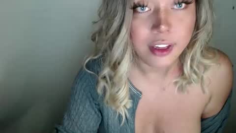 Snapshot of emmawatsoons chatting on 09.22.25 YourDreamGirl Emma online show from 09.22.25