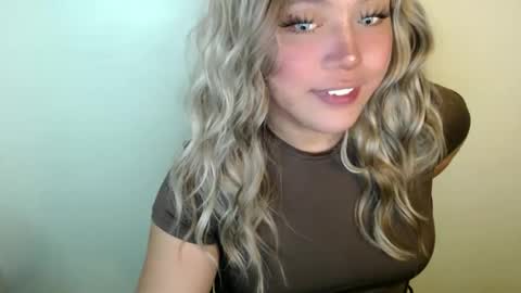 Snapshot of emmawatsoons chatting on 09.25.25 YourDreamGirl Emma online show from 09.25.25