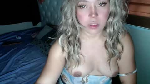 Snapshot of emmawatsoons chatting on 10.24.25 YourDreamGirl Emma online show from 10.24.25