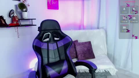 Snapshot of emmi_cam chatting on 05.04.26 Emmi Cam online show from 05.04.26