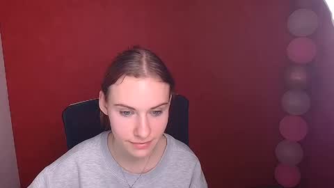 Snapshot of emmi_rossum chatting on 02.21.25 Emmi online show from 02.21.25