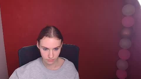 Snapshot of emmi_rossum chatting on 02.21.25 Emmi online show from 02.21.25