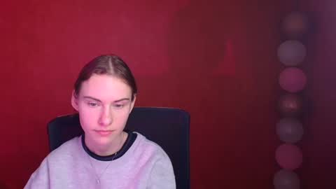 Snapshot of emmi_rossum chatting on 02.28.25 Emmi online show from 02.28.25