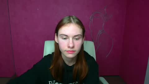 Snapshot of emmi_rossum chatting on 03.09.25 Emmi online show from 03.09.25