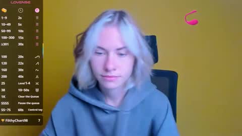 Snapshot of emmi_rossum chatting on 09.12.25 Emmi online show from 09.12.25