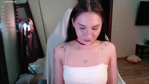Snapshot of emmiclo chatting on 04.09.26 Emily online show from 04.09.26