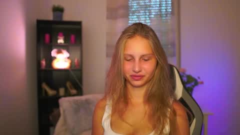 Emmie online show from 10.09.25