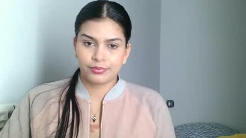 Snapshot of emmie_xxx chatting on 12.16.24 emmie online show from 12.16.24