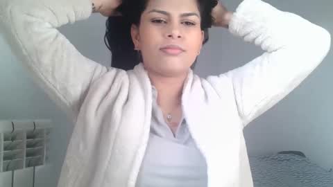Snapshot of emmie_xxx chatting on 12.18.24 emmie online show from 12.18.24