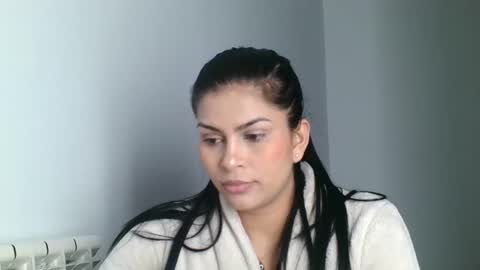 Snapshot of emmie_xxx chatting on 12.19.24 emmie online show from 12.19.24