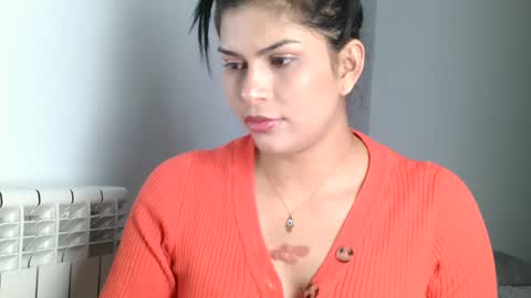 Snapshot of emmie_xxx chatting on 02.08.25 emmie online show from 02.08.25