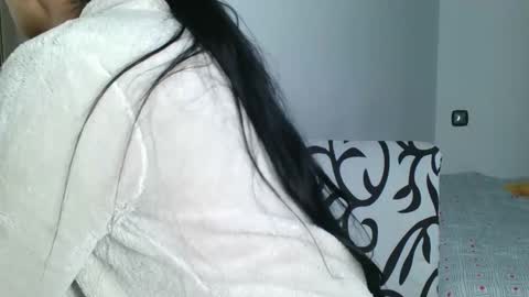 Snapshot of emmie_xxx chatting on 02.12.25 emmie online show from 02.12.25