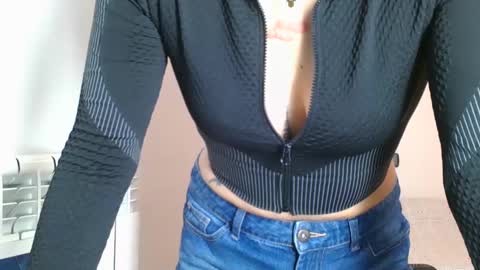 Snapshot of emmie_xxx chatting on 02.14.25 emmie online show from 02.14.25