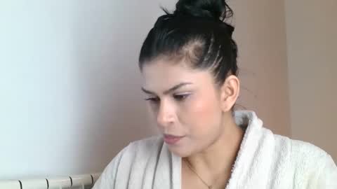 Snapshot of emmie_xxx chatting on 02.26.25 emmie online show from 02.26.25