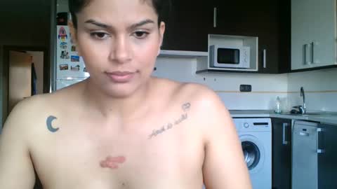 Snapshot of emmie_xxx chatting on 03.11.25 emmie online show from 03.11.25