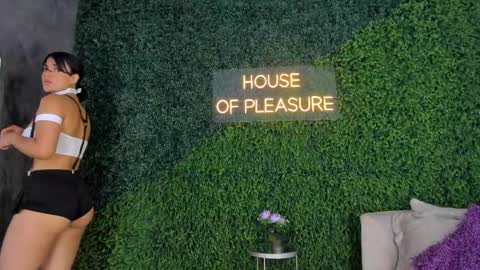 Snapshot of emmiily_z chatting on 03.01.25 Emmiily online show from 03.01.25