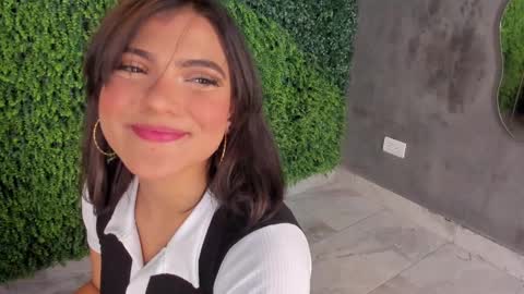 Snapshot of emmiily_z chatting on 03.08.25 Emmiily online show from 03.08.25