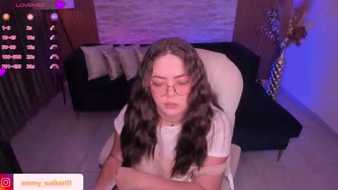 Emmy Walker online show from 12.04.25