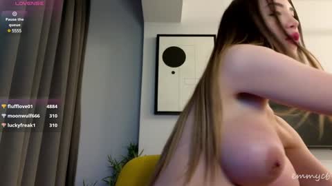 Snapshot of emmycb chatting on 12.25.24 Em online show from 12.25.24