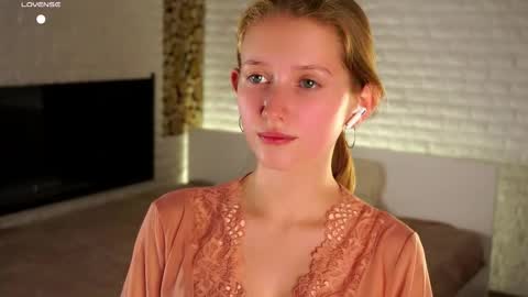 Snapshot of emmyleri chatting on 09.14.25 Emmy online show from 09.14.25