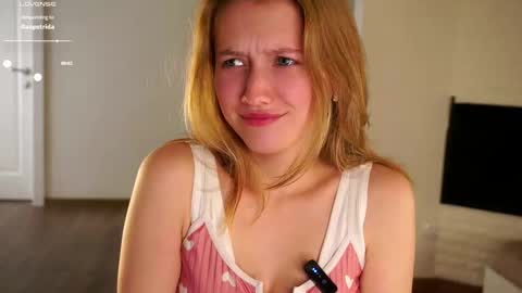 Snapshot of emmyleri chatting on 09.17.25 Emmy online show from 09.17.25