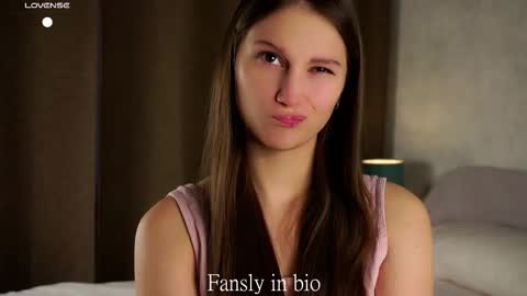 Snapshot of emmyleri chatting on 11.11.25 Emmy online show from 11.11.25