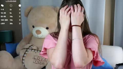 Snapshot of emmyleri chatting on 11.23.25 Emmy online show from 11.23.25