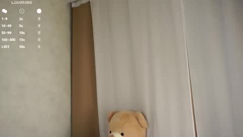 Snapshot of emmyleri chatting on 11.24.25 Emmy online show from 11.24.25