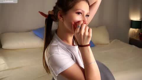 Snapshot of emmyleri chatting on 12.15.25 Emmy online show from 12.15.25