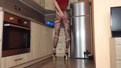 Empress Sara  online show from 10.12.25