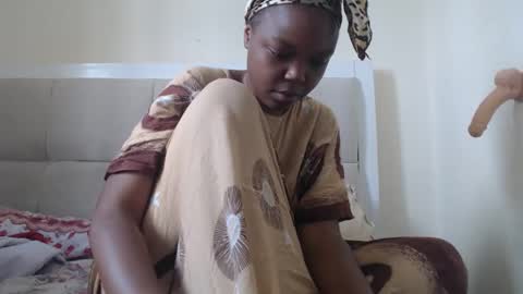 Snapshot of empressvee25 chatting on 12.16.25 empress online show from 12.16.25