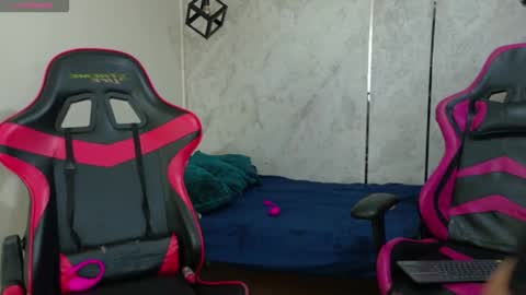 Snapshot of emy_0 chatting on 04.18.26 Emy online show from 04.18.26